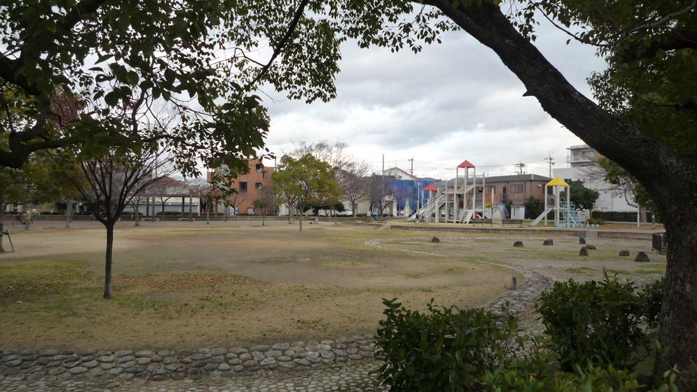 park. 915m until KANAOKA park