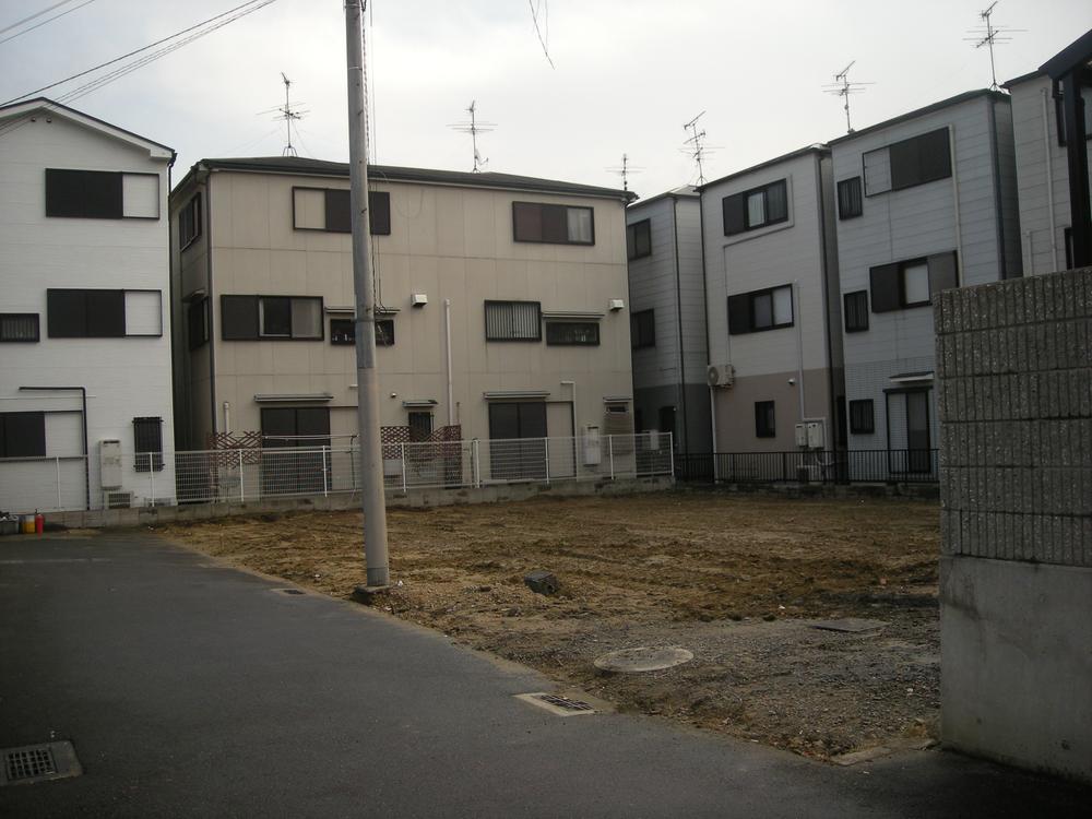 Local photos, including front road. Local (12 May 2013) Shooting