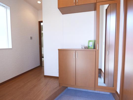 Entrance. Woodgrain shoe box strike a of peace and calm atmosphere.  [Other construction site]