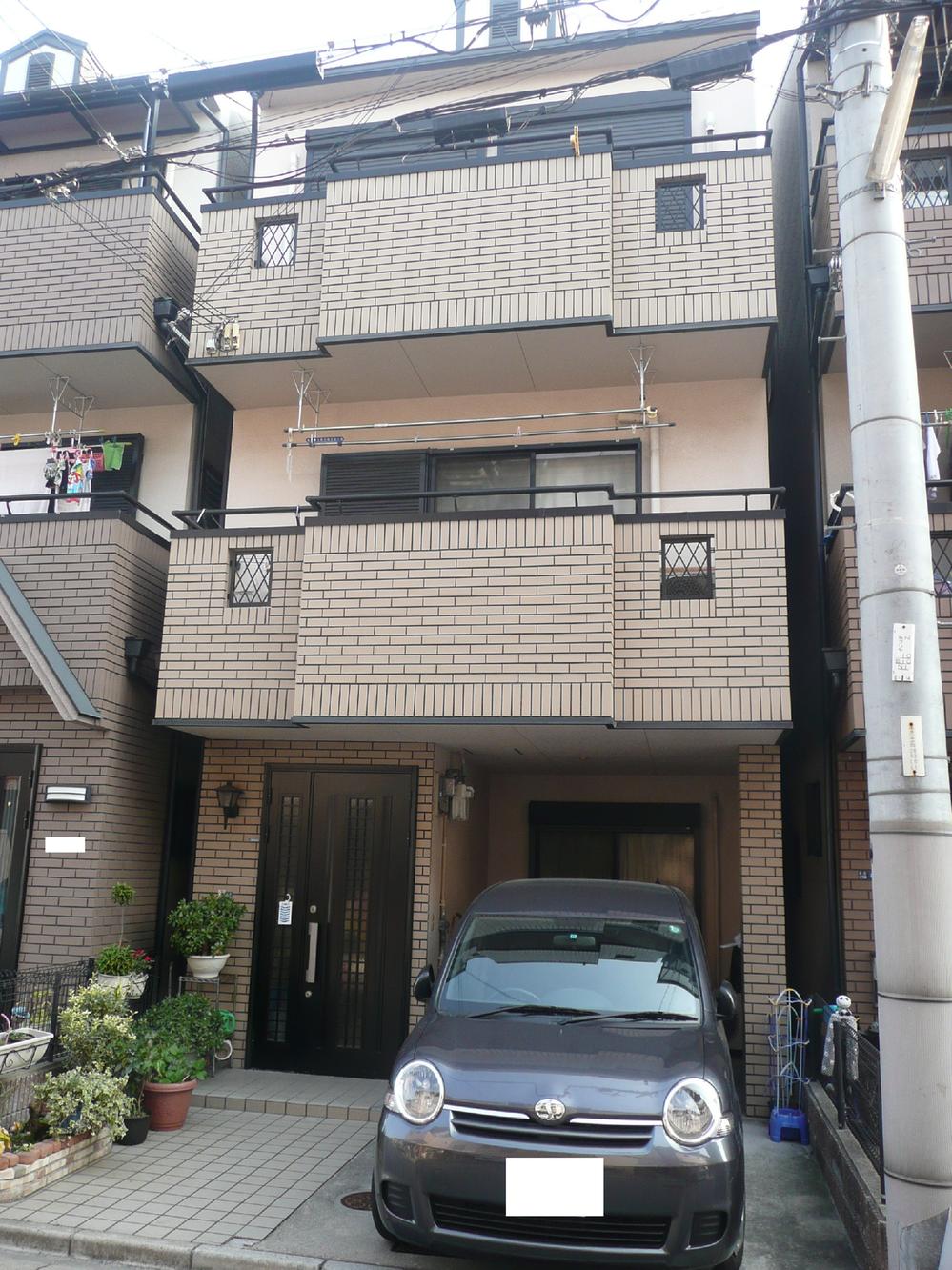 Local appearance photo. Local (12 May 2013) Shooting