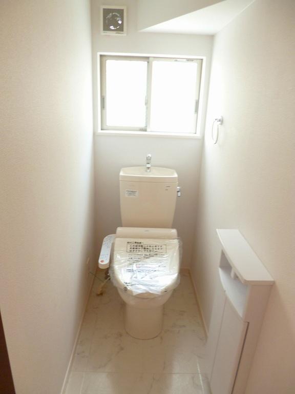 Same specifications photos (Other introspection). It is clean of easy to state-of-the-art bidet with toilet!