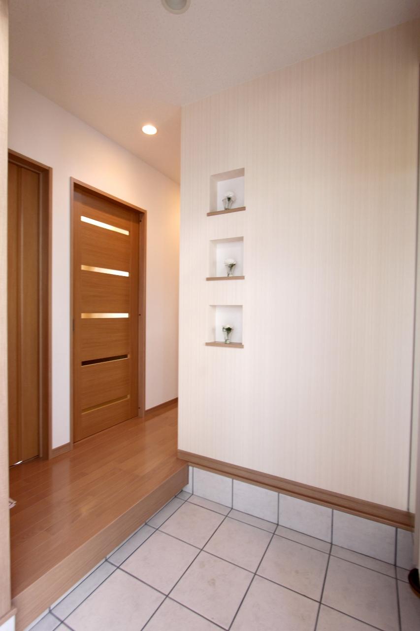 Entrance. ■ Entrance space