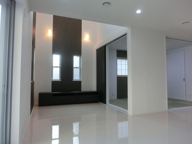 Same specifications photos (living). Bright LDKTV board standard on stairwell! LED down light standard