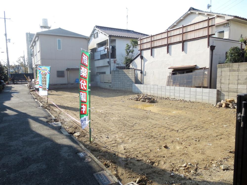 Local photos, including front road. Local (12 May 2013) Shooting