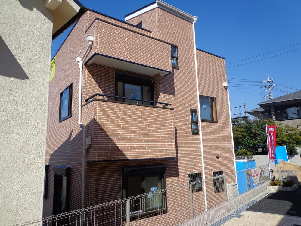 Local appearance photo. Local (11 May 2013) Shooting