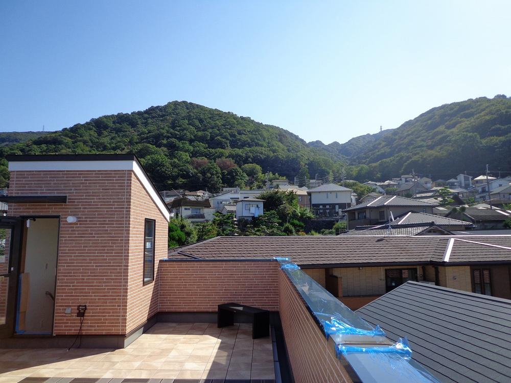 View photos from the dwelling unit. View from the site (November 2013) Shooting