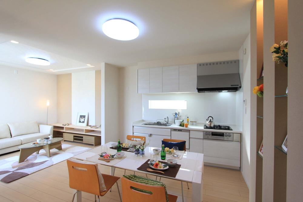 Building plan example (introspection photo). Simple and stylish kitchen that matches the LD is with a lot of features, Care is also easy to! !