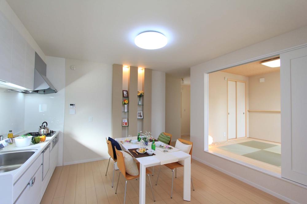 Building plan example (introspection photo). Drenched sunshine even us with bright and natural room to LD.