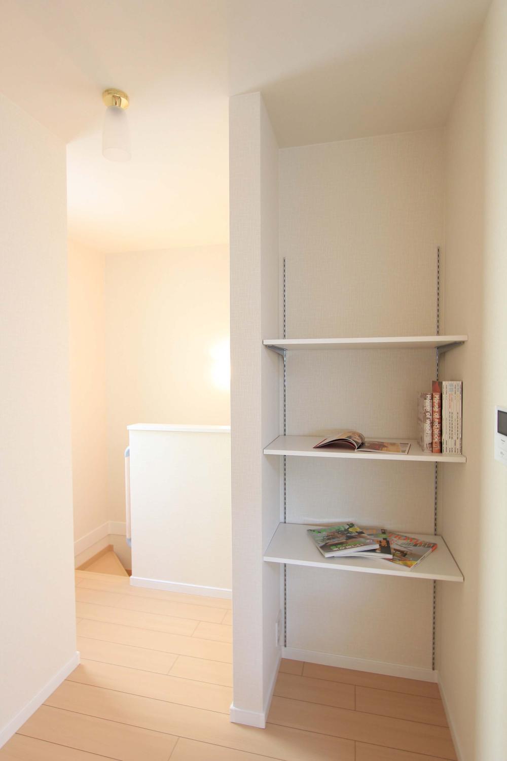 Building plan example (introspection photo). It is equipped with a movable shelf, You can adjust the height of the ones put. We stuck to the interior!