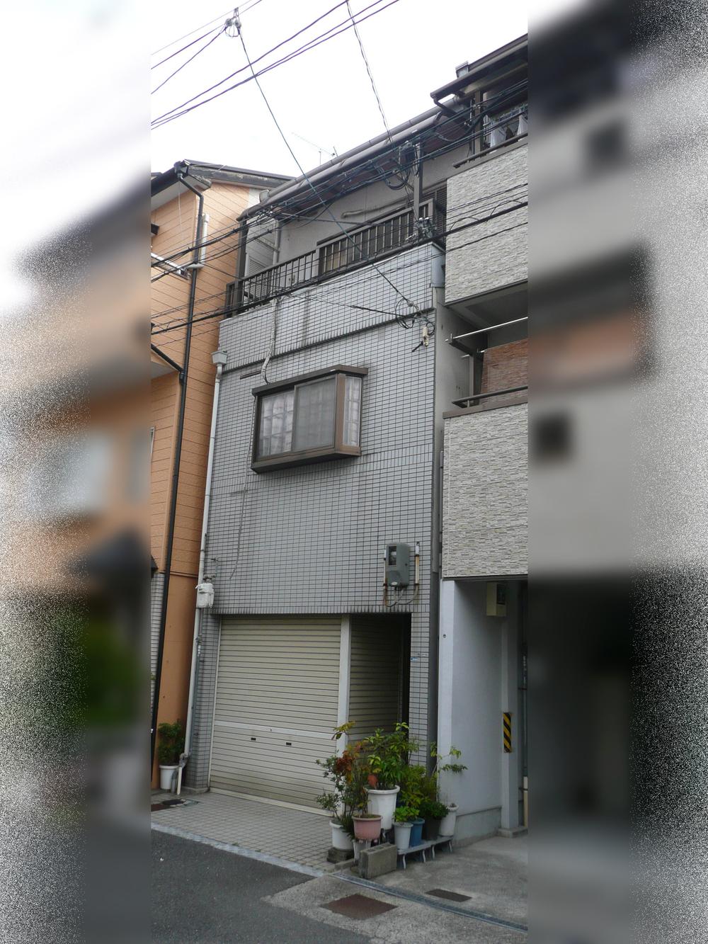 Local appearance photo. Local (10 May 2013) Shooting