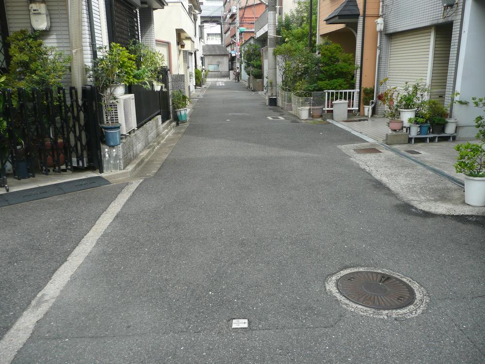 Local photos, including front road. Local (10 May 2013) Shooting