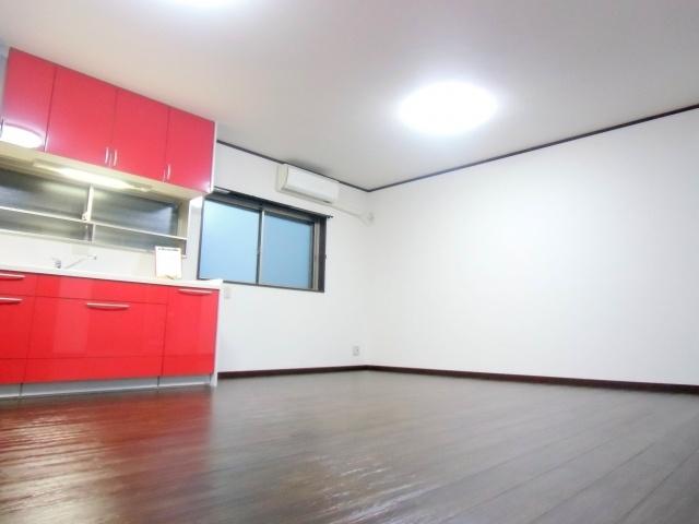 Living. Spacious living 16 Pledge