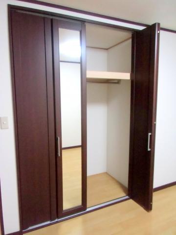 Receipt. Storage with a mirror in the Western-style 7.5 Pledge