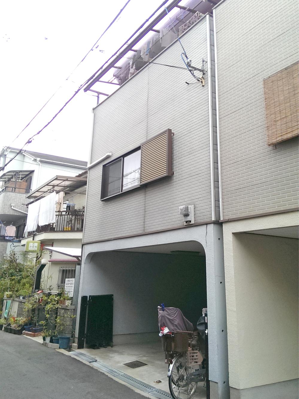 Local appearance photo. Local (10 May 2013) Shooting