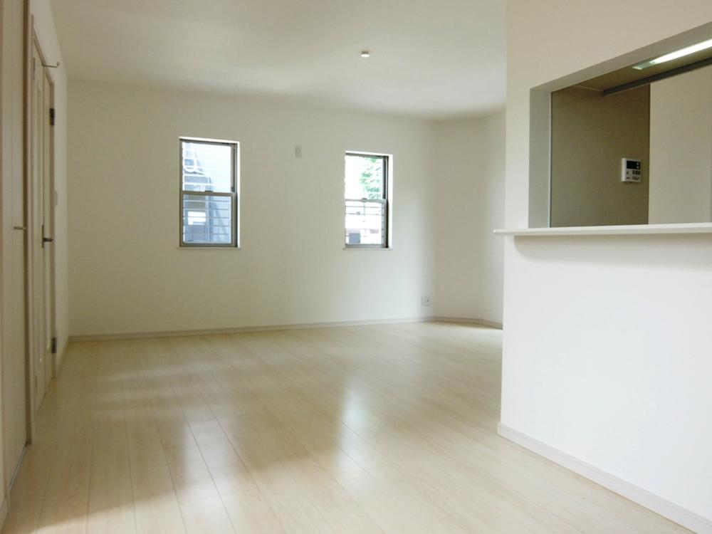 Living. Indoor (July 2013) Shooting LDK to foresee a bright living