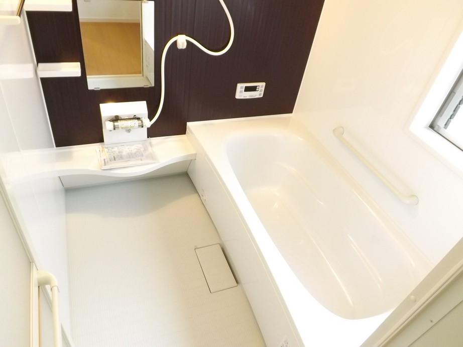 Bathroom. Local photo (bathroom) With bathroom heating dryer!