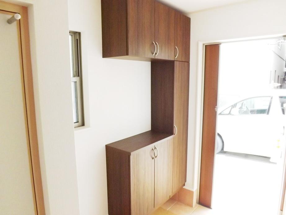 Other introspection. Local photos (entrance)