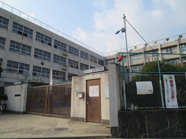 Primary school. Higashi Osaka Municipal sacred Shinto tree branch until the elementary school 792m