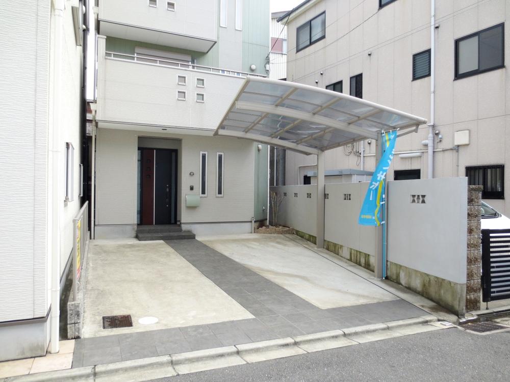 Parking lot. Local (10 May 2013) Shooting