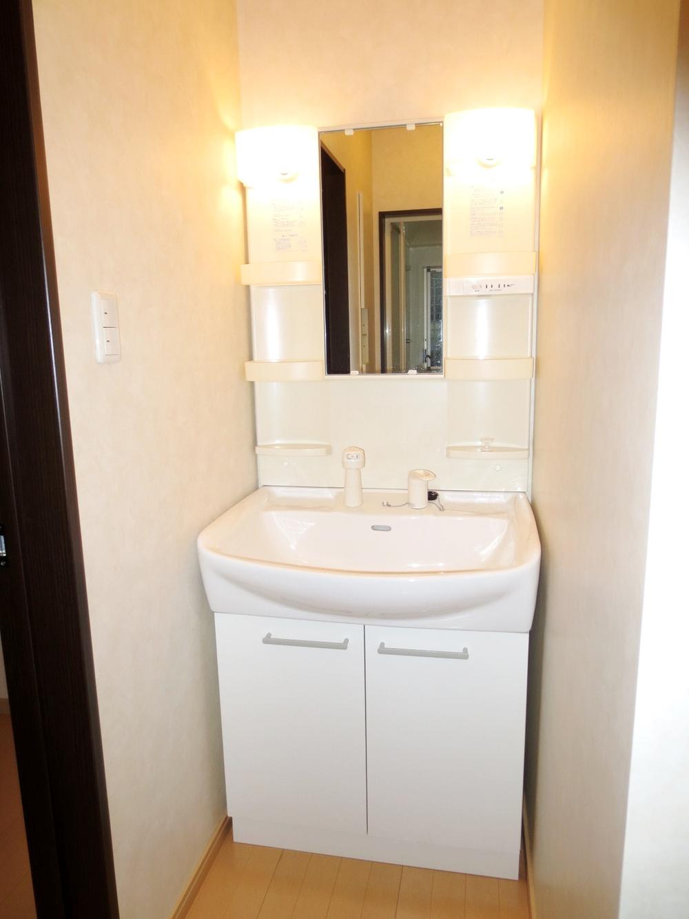 Wash basin, toilet. Local (10 May 2013) Shooting