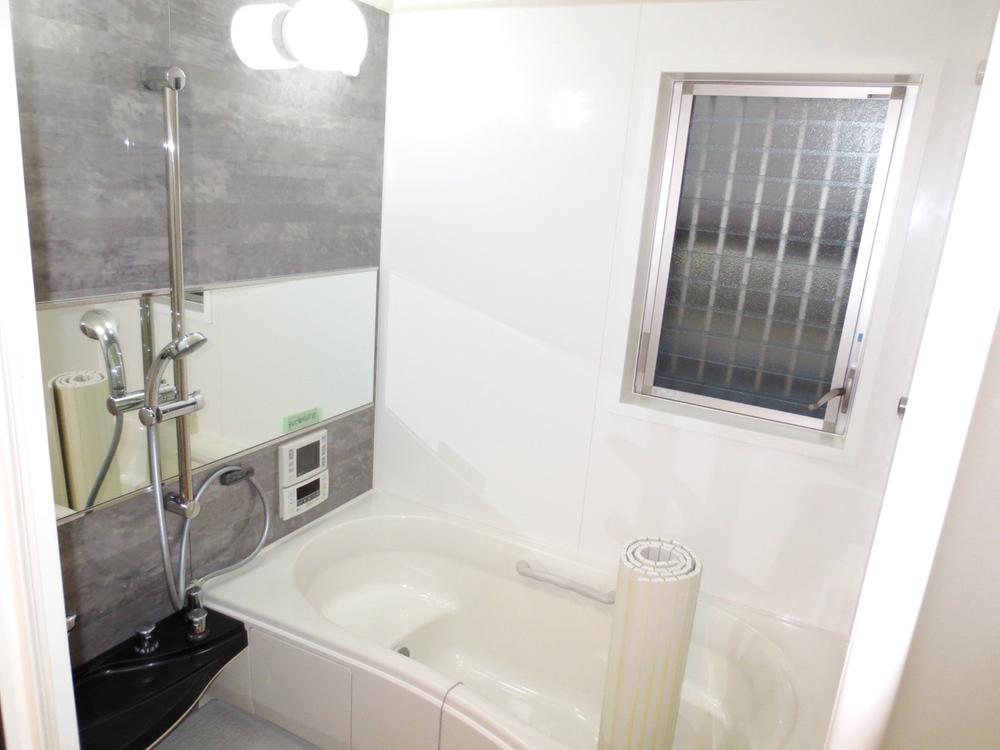 Bathroom. Local (10 May 2013) Shooting