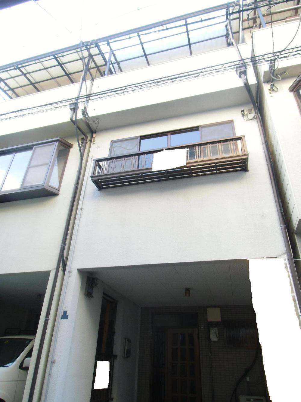 Local appearance photo. Local (04 May 2013) Shooting