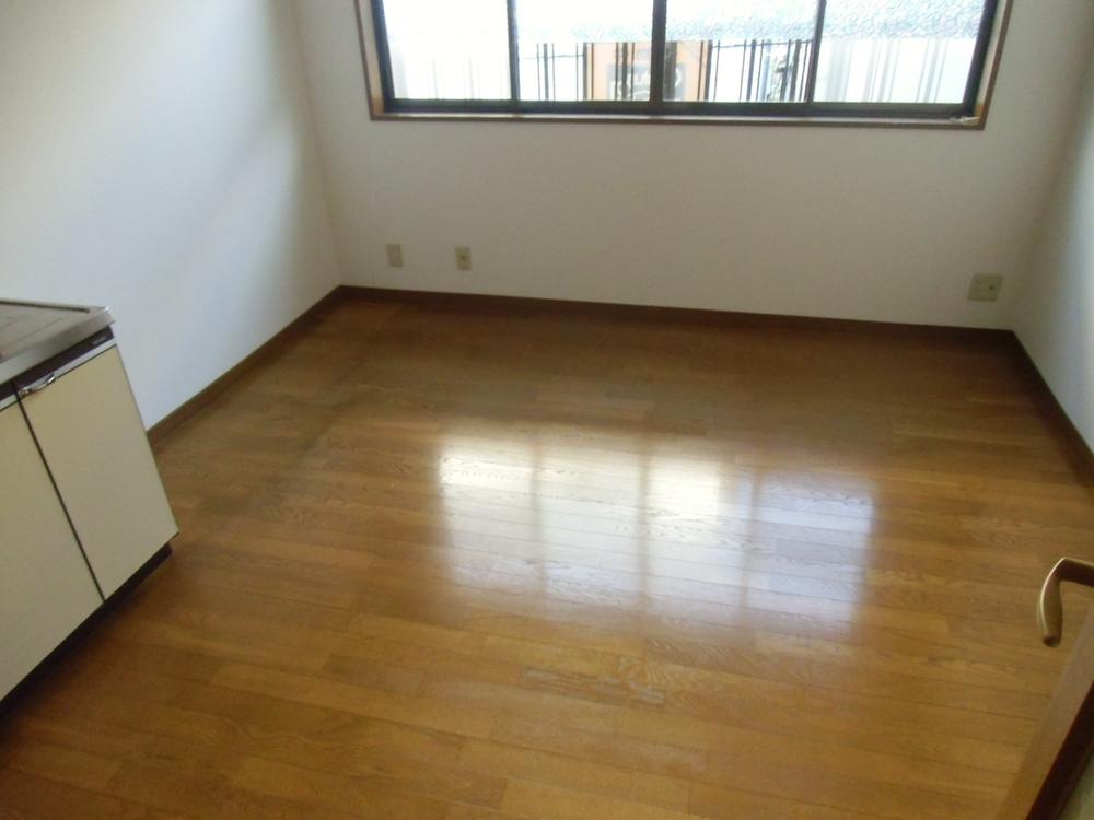 Living. Local (04 May 2013) Shooting