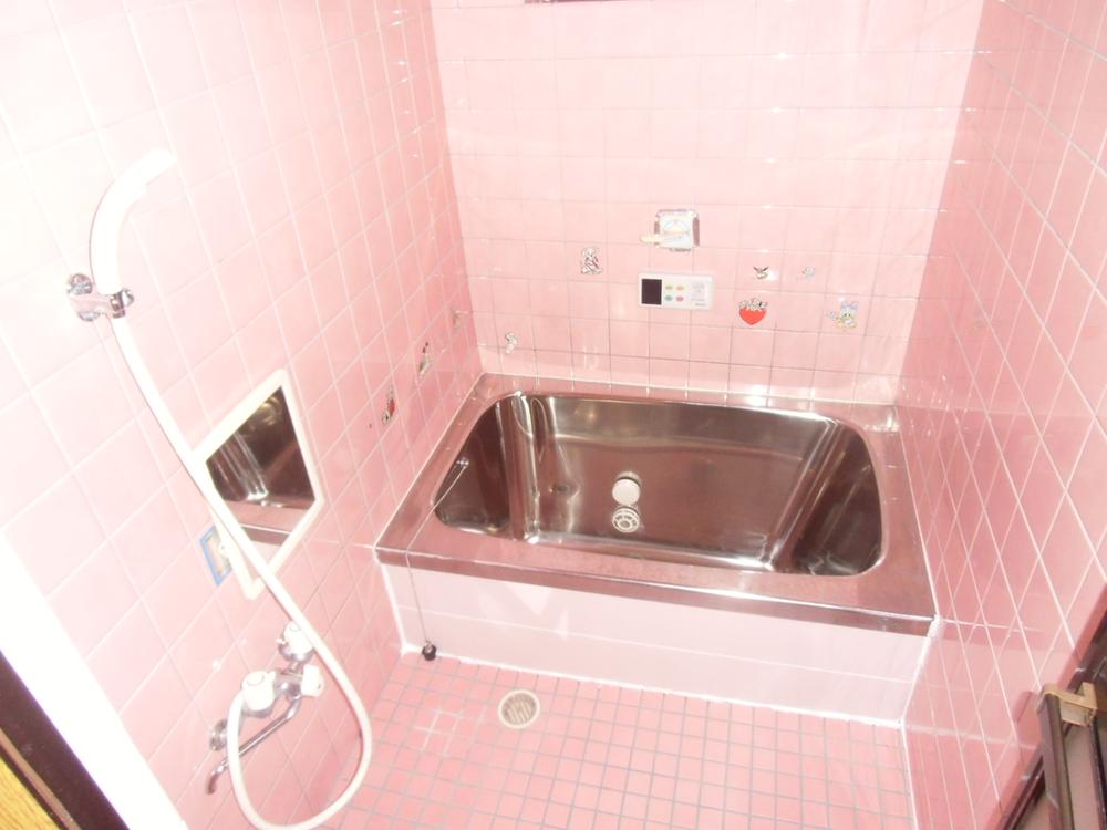 Bathroom. Indoor (04 May 2013) Shooting