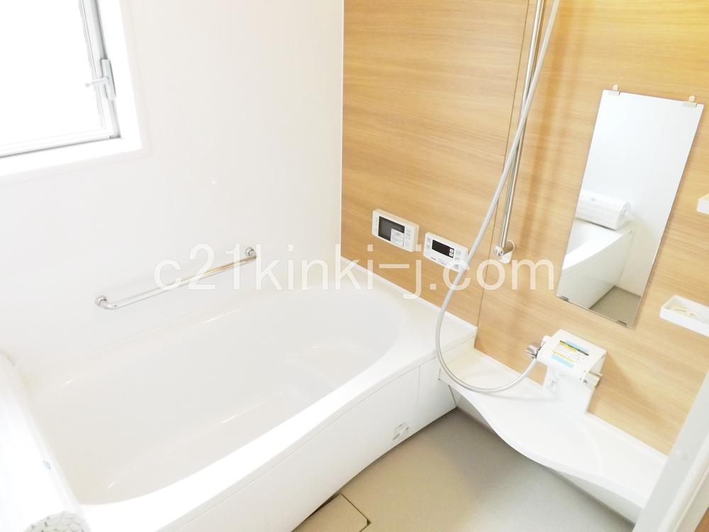 Same specifications photo (bathroom). Same specifications photo (bathroom) Bathroom with heating dryer!