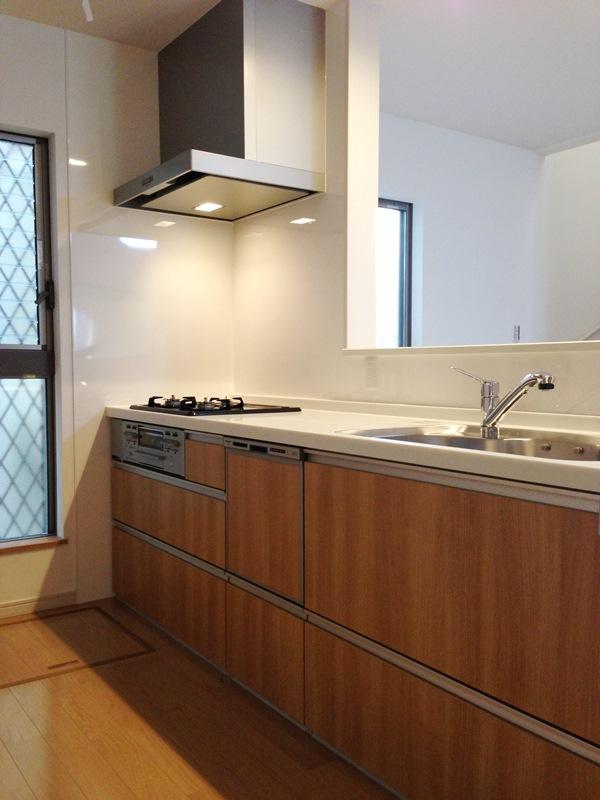 Kitchen. Woodgrain high-performance system Kitchen