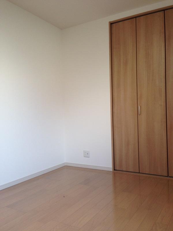 Non-living room. Each room contained plenty