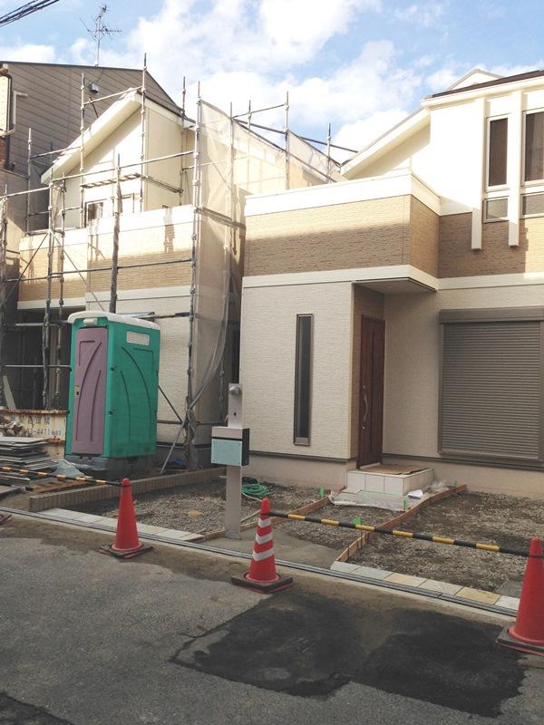 Local photos, including front road. Local (11 May 2013) Shooting