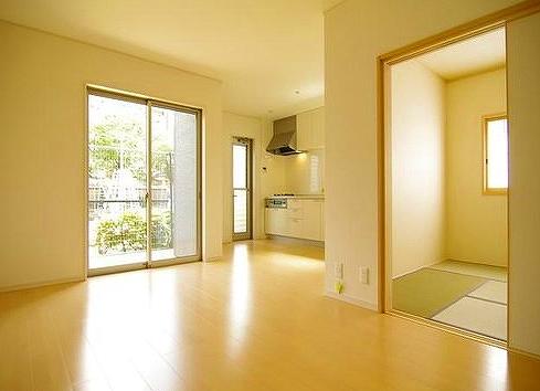 Living. The company construction cases LDK, which has continued with the Japanese-style room is something useful.