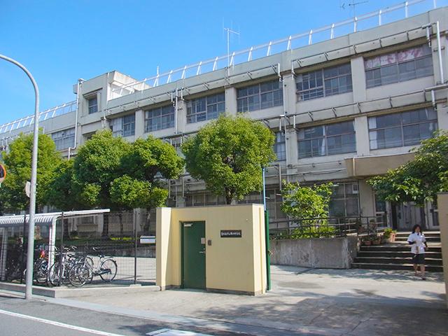 Junior high school. Higashi Osaka Municipal Mito until junior high school 746m