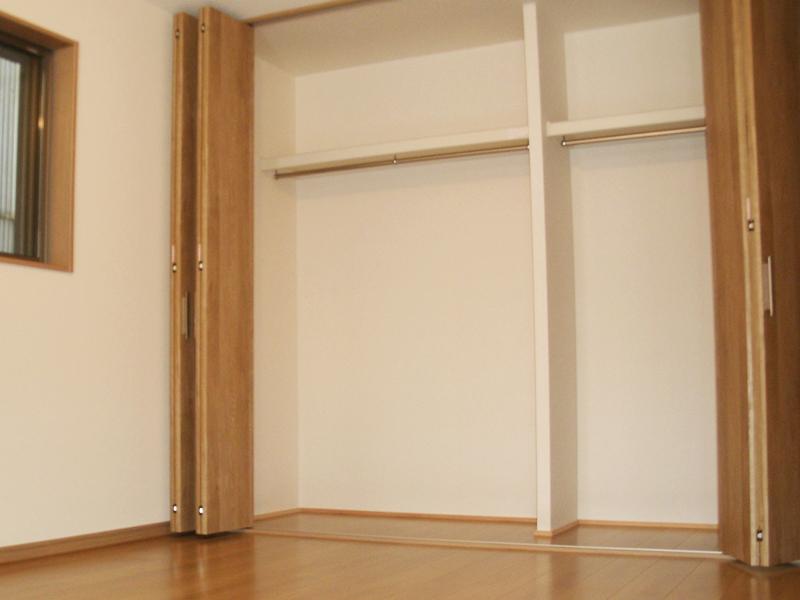 Receipt. Installing a closet in each room, Room is full of storage capacity.