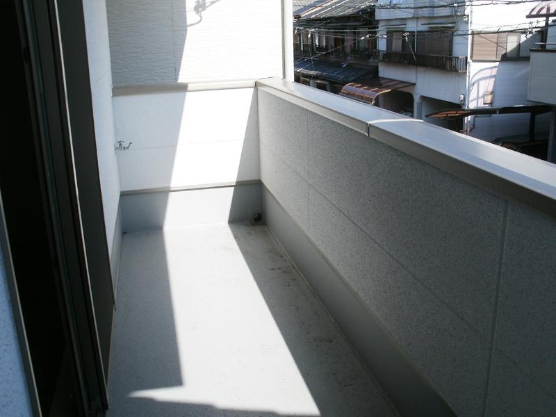 Balcony. Insert at any time bright light on the balcony.