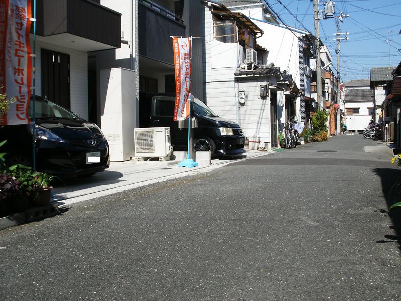 Local photos, including front road. Hiroshi front road, Day ventilation good.  [Frontal road]