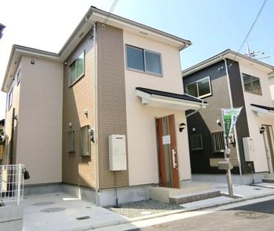 Same specifications photos (appearance). Same specifications photos (streets) all three House! Parking 2 cars!