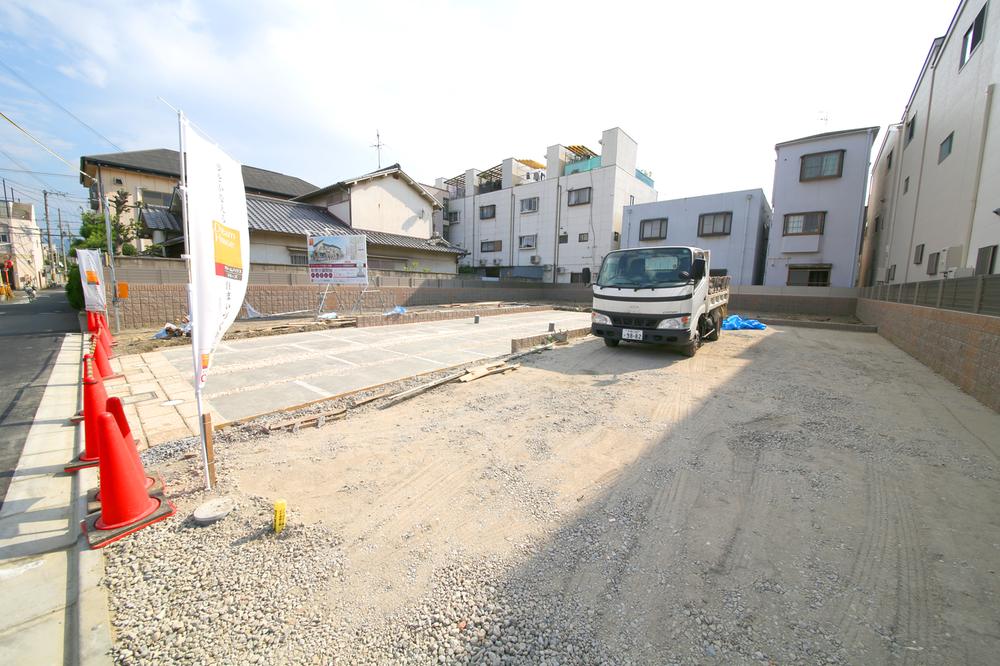 Local photos, including front road. Local (10 May 2013) Shooting