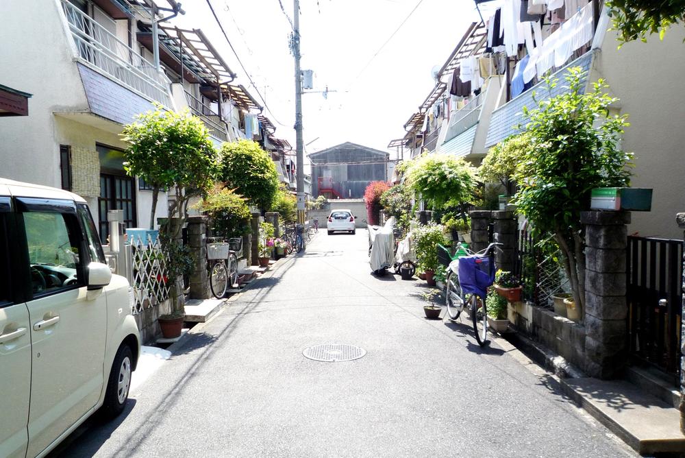 Local photos, including front road. Local (April 2013) Shooting