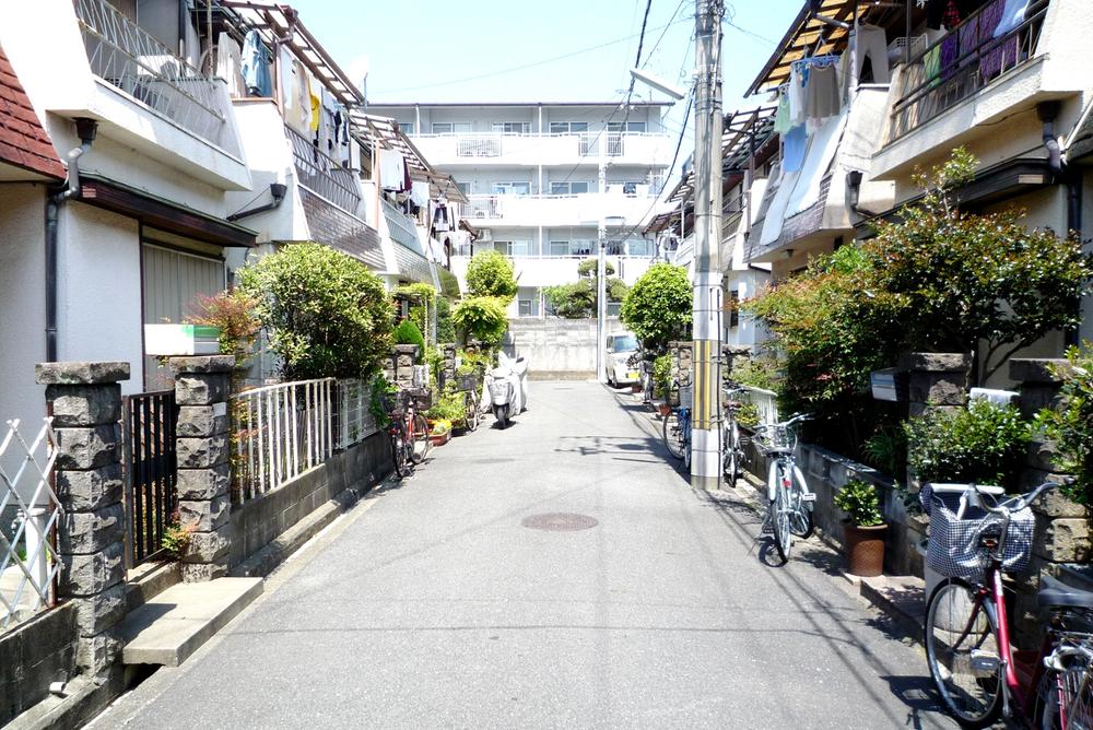 Local photos, including front road. Local (April 2013) Shooting