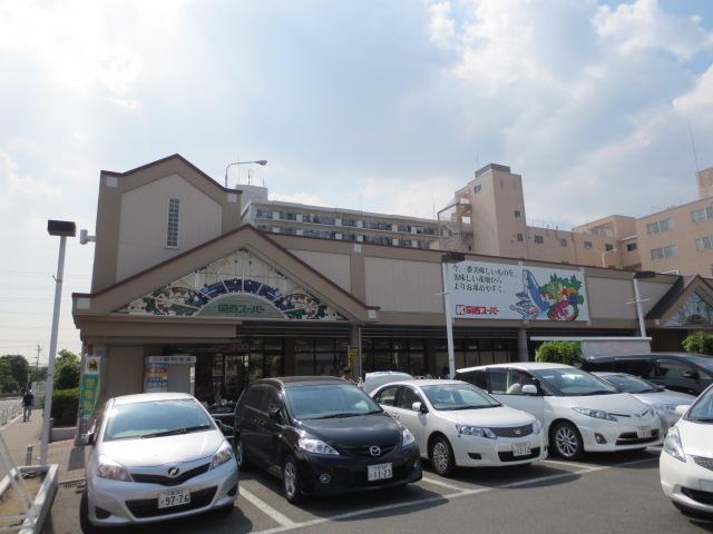 Supermarket. 970m to the Kansai Super Date under shop