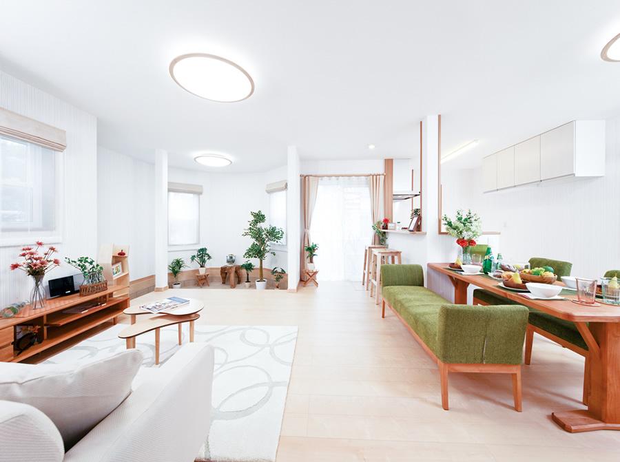 Building plan example (introspection photo). 17 Pledge of spacious living ・ dining. Because living in stairs, You Kawase the family and every day smile. (No. 27 place local model house / 2013 October shooting)