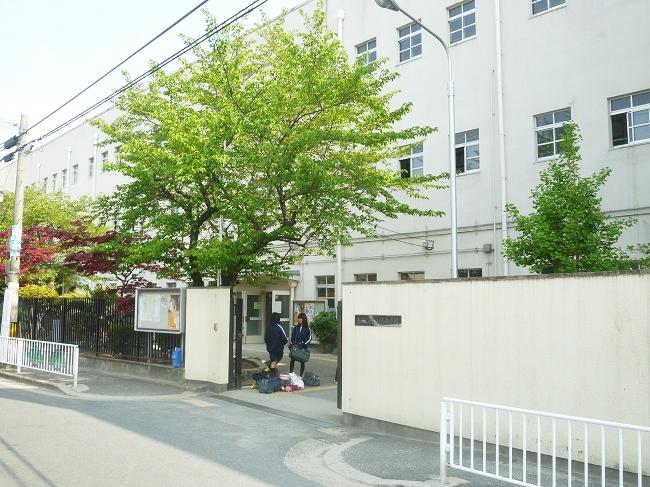 Junior high school. Higashi Osaka Municipal Kosaka until junior high school 587m