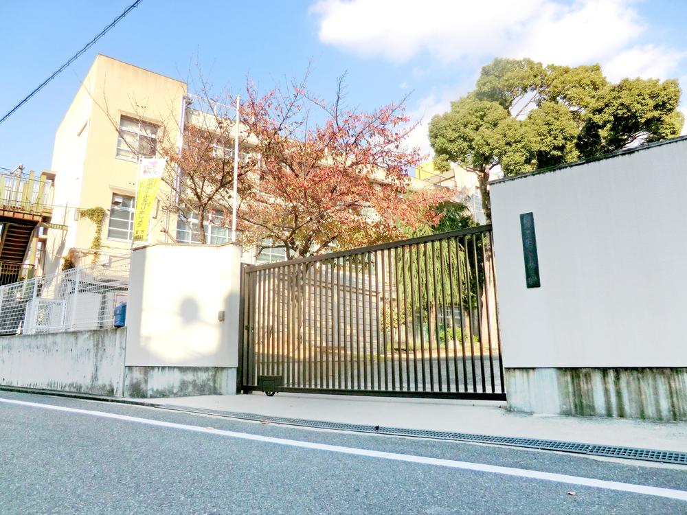 Primary school. Higashi Osaka Municipal Hishiyanishi to elementary school 368m