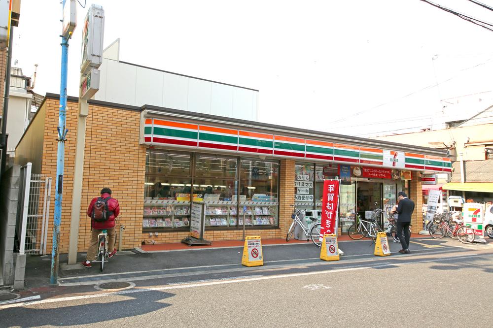 Convenience store. Seven-Eleven Kintetsu 400m to Nagase Station Kitamise