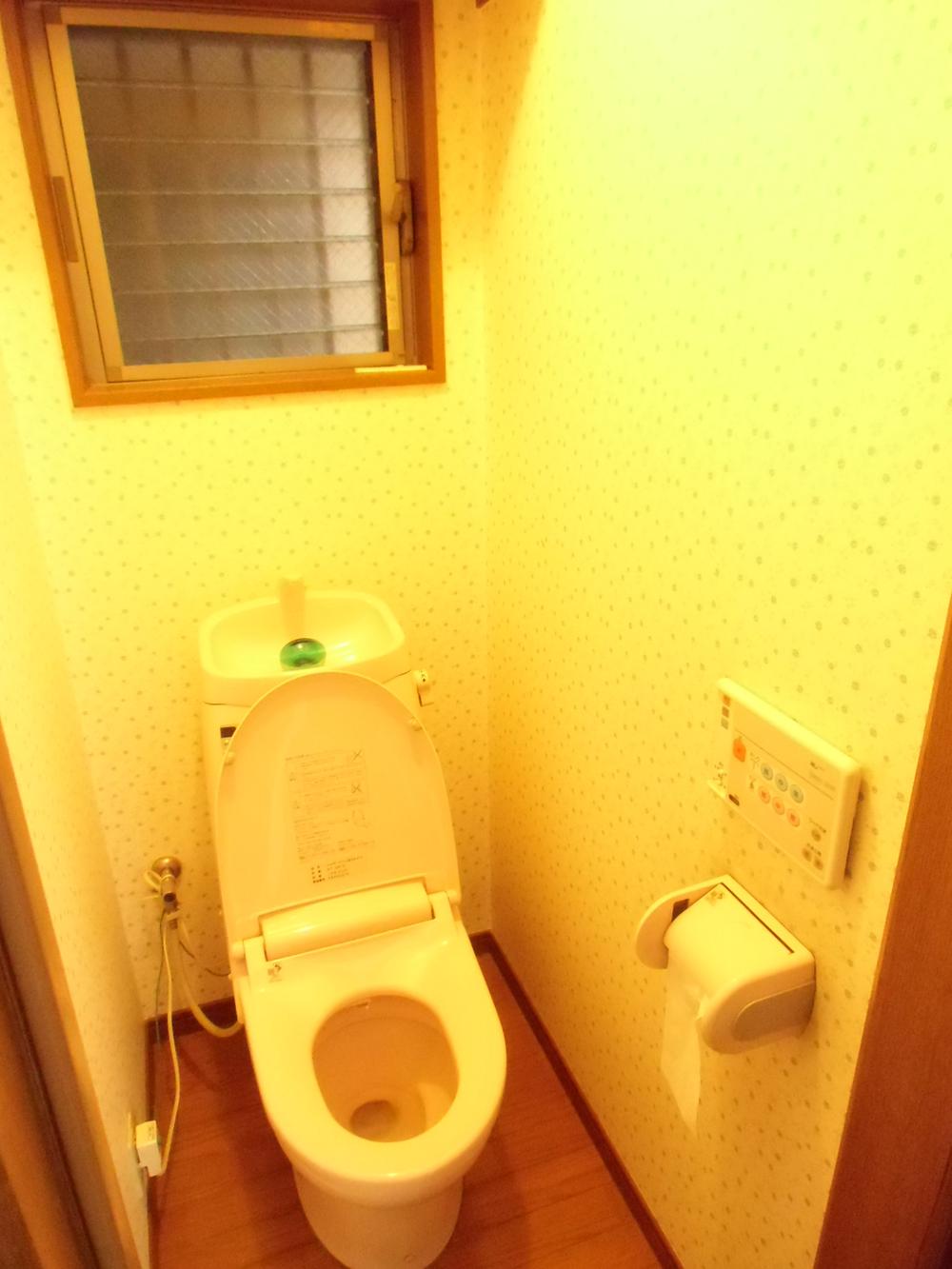 Toilet. Indoor (10 May 2013) Shooting