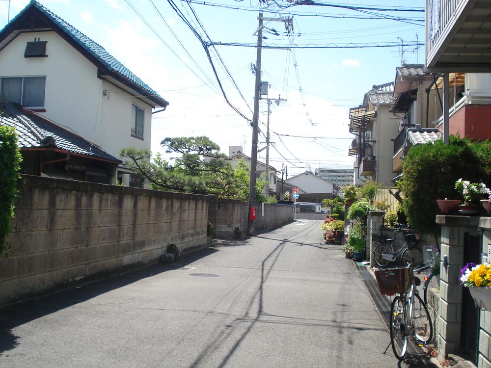 Local photos, including front road. It is a quiet residential area! !