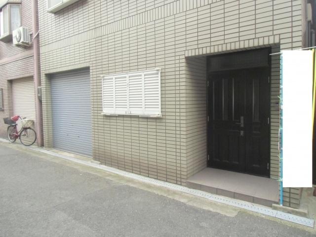 Local appearance photo. Front entrance part