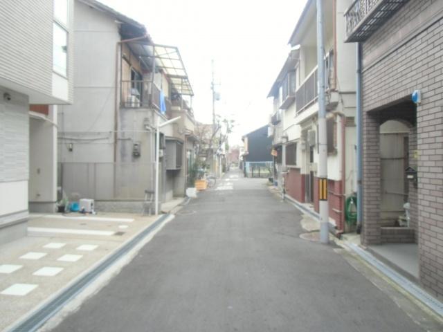 Local photos, including front road. Frontal road